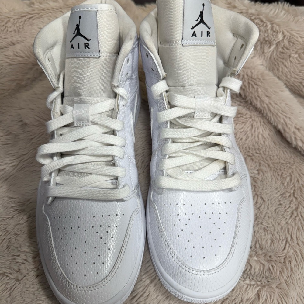 Nike Air Jordan High-Top Sneakers - White